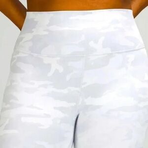 NWT Venor White and Gray Camouflage Bike Shorts Running Activewear Yoga Workout